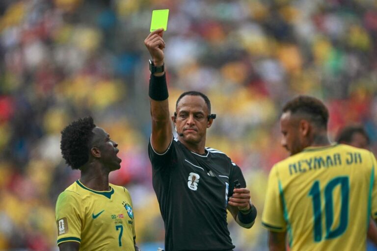 Ismail Elfath dirigirá la semifinal entre Argentina e Inglaterra