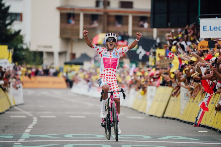‘LA LOCOMOTORA’, IMPARABLE: Richard Carapaz es el Rey de la Montaña tras ganar la etapa 20 del Tour de Francia