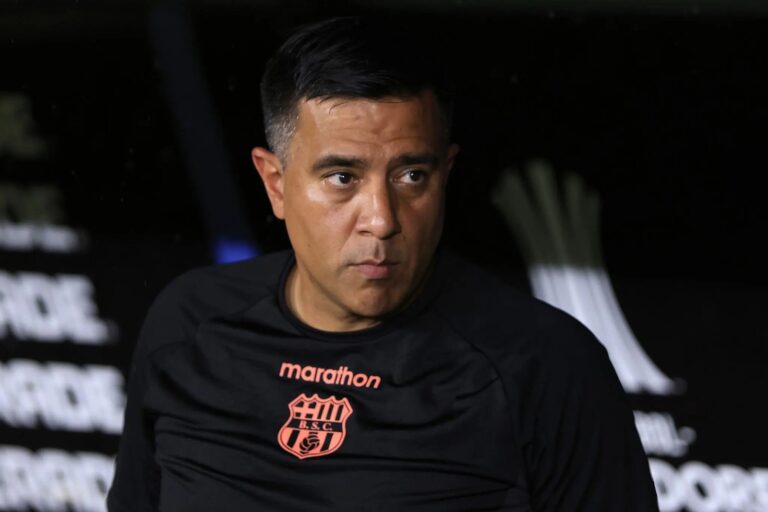 RECTIFICACIÓN: César Farías mantiene su cargo mientras se define su futuro en BSC