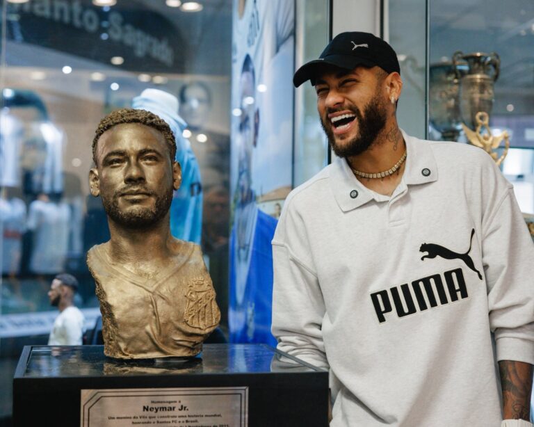 (FOTO) Santos homenajeó a Neymar con un espacio especial en su museo