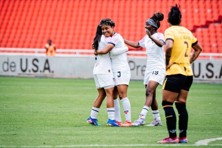 Guerreras Albas LDU derrotó a BSC y clasificó a semifnales de la Superliga Femenina