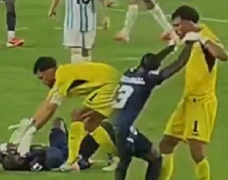 (VIDEO) ES UN LÍDER: El gesto de Vozinha con sus compañeros tras el pitazo final
