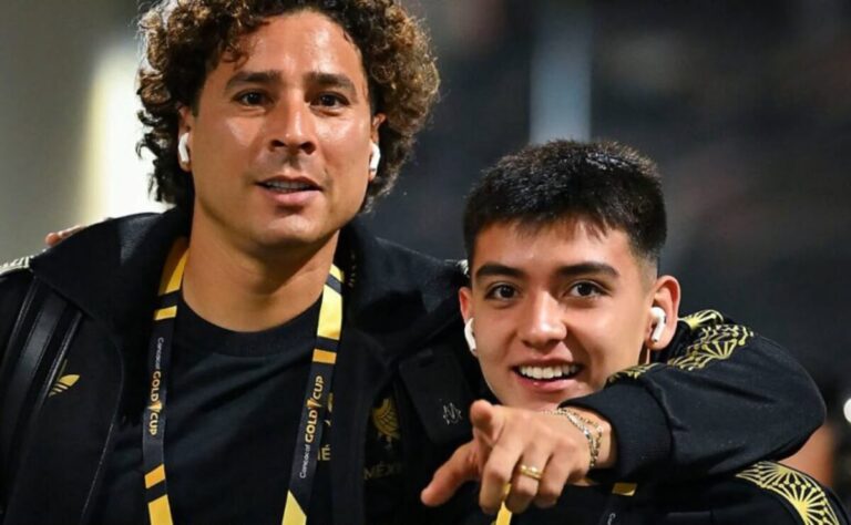 Guillermo ‘Memo’ Ochoa felicitó a Gilberto Mora por su graduación