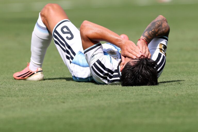 (VIDEO) La lesión de Lisandro Martínez en la final