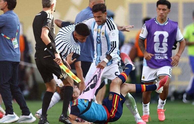 (VIDEO) TRAS EL PITAZO FINAL: La tremenda bronca de Paredes con los jugadores españoles