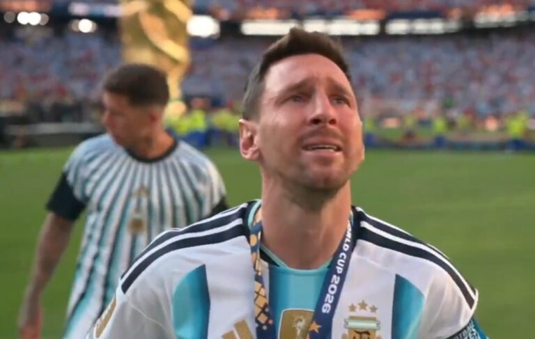 (VIDEO) Las lágrimas de Messi tras recibir su medalla de subcampeón