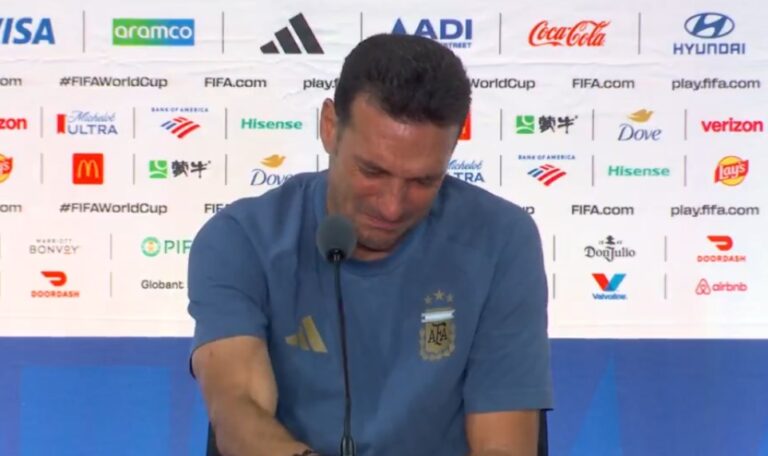 (VIDEO) Scaloni rompió en llanto tras la final y pone en duda su continuidad: “Perder me duele en el alma”