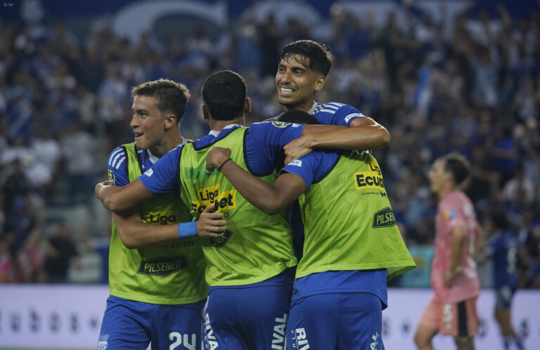 BUENAS NOTICIAS: Emelec paga más de 400 mil dólares, solucionando problemas en FIFA y FEF