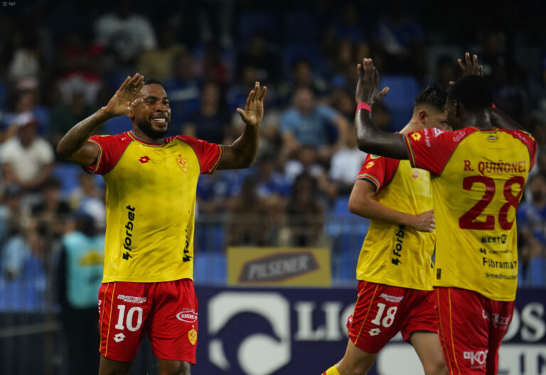 (VIDEO) CON DOBLETE DE AYRTON PRECIADO: Aucas superó a Emelec en el Capwell
