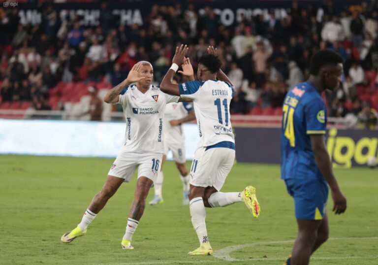 (VIDEO) CON DOBLETE DE ESTRADA: LDU remontó ante Delfín en el Rodrigo Paz