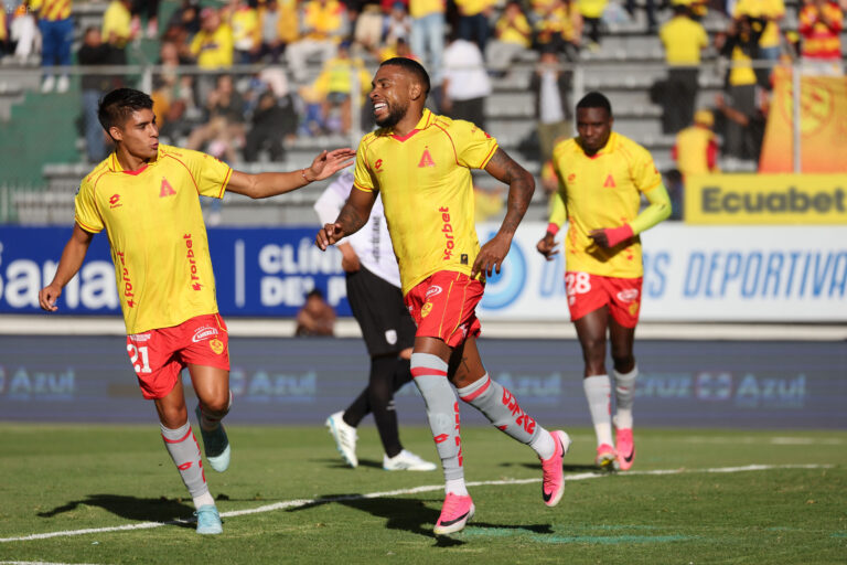 (VIDEO) GOLEADA DE PAPÁ AUCAS: Superó a Leones FC y se consolida en la parte alta de la tabla