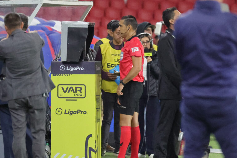 (VIDEO) La CNA reconoció otro error del VAR que perjudicó a Liga de Quito
