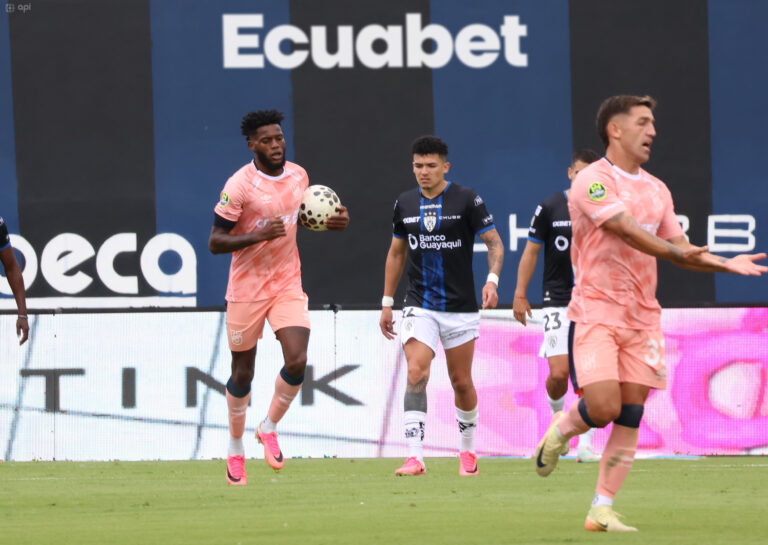 (VIDEO) FÚTBOL SHOW EN CHILLO JIJÓN: IDV y U. Católica igualaron en un partidazo
