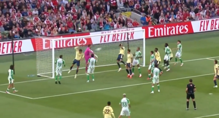(VIDEO) Hincapié anotó con el Arsenal en la pretemporada