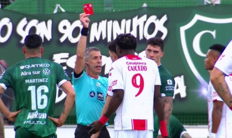 Jordy Caicedo recibió tres partidos de suspensión en Argentina
