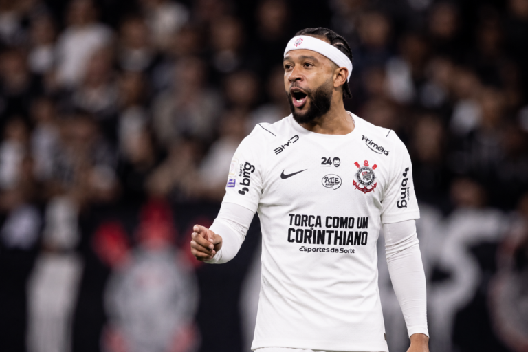 Memphis Depay acusa al Corinthians de incumplir un acuerdo para renovar su contrato