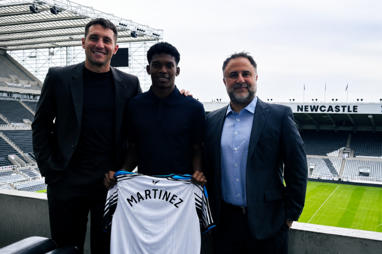 RUMBO A INGLATERRA: Johan Martínez fue presentado como nuevo jugador de Newcastle
