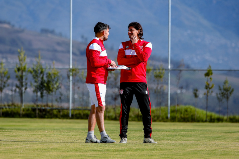 CON BLANCO COMO DT: Técnico Universitario presentó a su nuevo cuerpo técnico