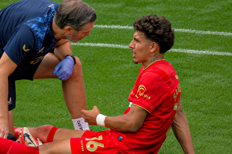 NO PUDO SEGUIR: Jeremy Sarmiento salió lesionado en triunfo del Middlesbrough