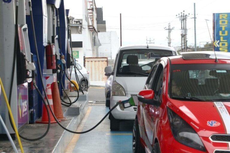 Combustibles bajan de precio en Ecuador desde este 12 de agosto