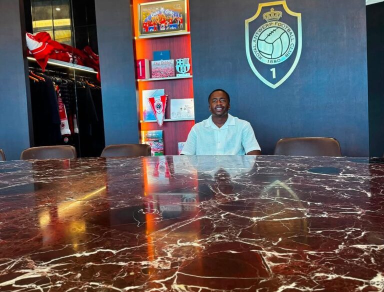 Noticia Banco Guayaquil | Snayder Porozo jugará en el Royal Antwerp de Bélgica
