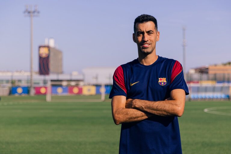 Sergio Busquets vuelve a La Masía como asistente técnico del Barça Athletic