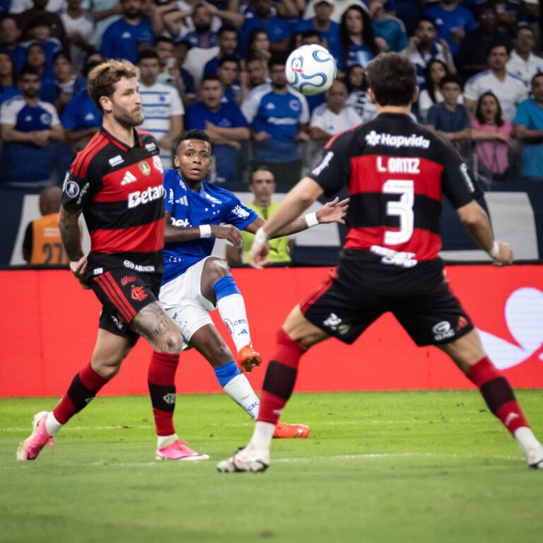 (VIDEO) ¡GOLAZO! Gran definición de Keny Arroyo en la Libertadores vs Flamengo
