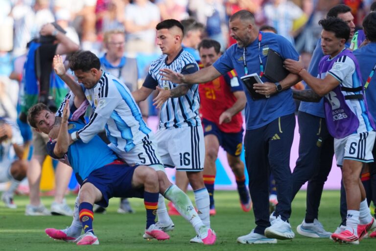 Leandro Paredes cuestionó la sanción de FIFA: “Me parece exagerada”
