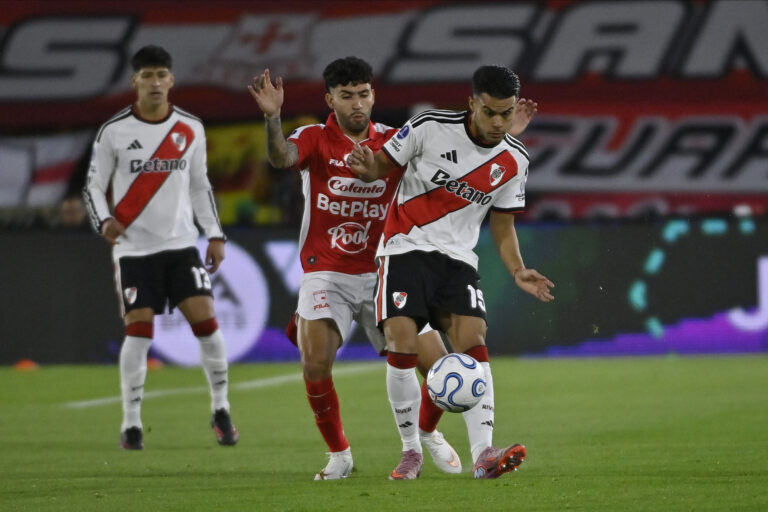 (VIDEO) SE DEFINE EN ARGENTINA: Santa Fe y River Plate igualaron sin goles en la Sudamericana