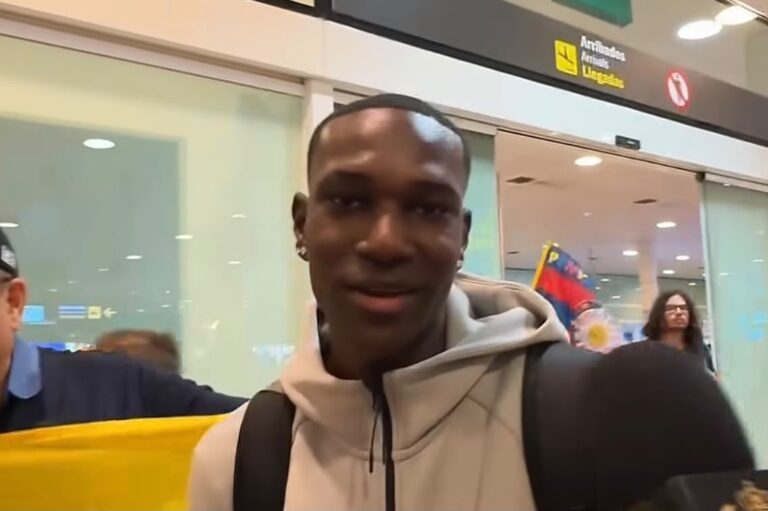 (VIDEO) Josué Caicedo llega a España para unirse al Barça Atlètic: “Mi sueño es debutar en Primera”