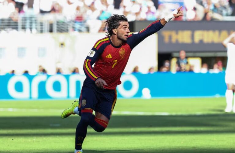 Ferran Torres vuelve a ser vinculado con el PSG, pero el FC Barcelona no contempla su salida