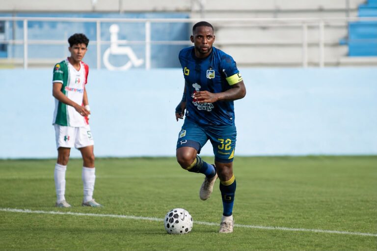 (VIDEO) CON 10 EN CANCHA: Delfín superó a Juventud Italiana y jugará 4tos de Final en Copa Ecuador