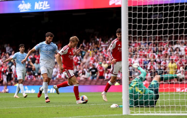 (VIDEO) ¡OTRO TÍTULO PARA HINCAPIÉ! Arsenal goleó al Manchester City y conquistó la Community Shield