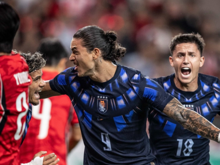 (VIDEO) Uruguay goleó a Corea del Sur y obtuvo la primera victoria del ciclo de Forlán