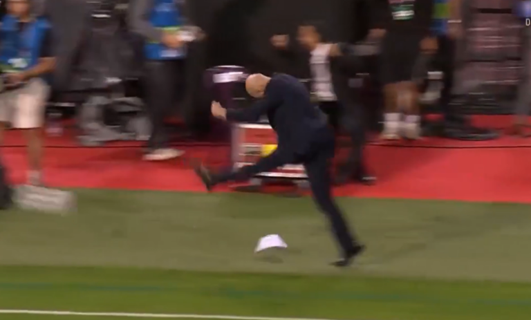 (VIDEO) La imperdible reacción de Zidane al gol agónico de Olise
