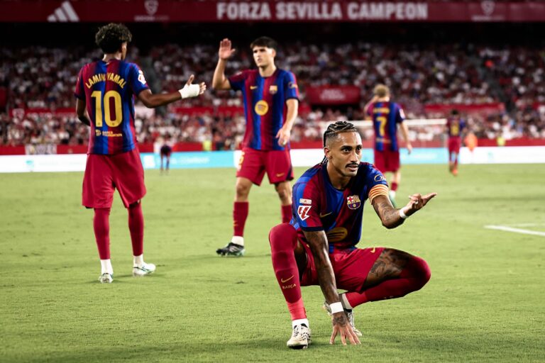 (VIDEO) CON UN HAT-TRICK DE RAPHINHA: el FC Barcelona remonta y derrota al Sevilla