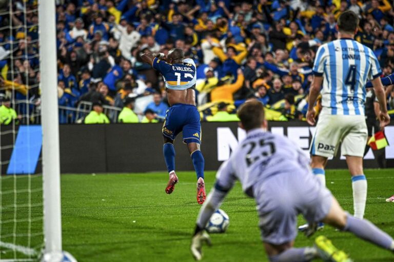 Tres cabezazos en 23 minutos: el hat-trick récord de Enner Valencia en la Copa Argentina