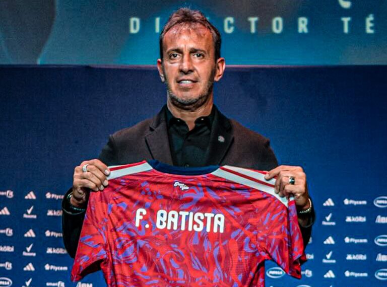 DURÓ 6 PARTIDOS: Fernando ‘Bocha’ Batista fue despedido como DT de Costa Rica