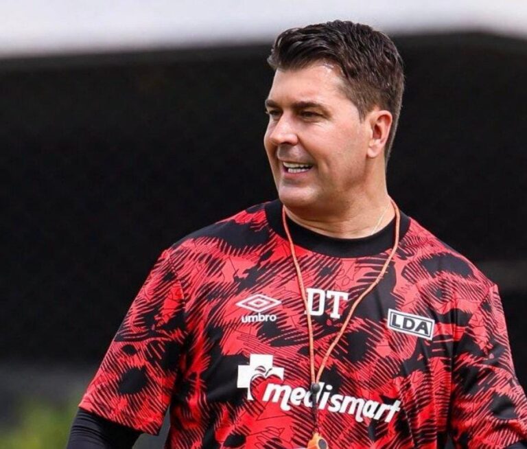 Nuevamente desempleado: Alajuelense despidió a Ismael Rescalvo