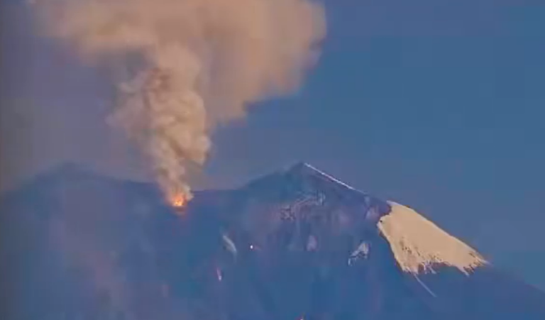 Volcán Sangay incrementa su actividad con emisión de ceniza y flujo piroclástico
