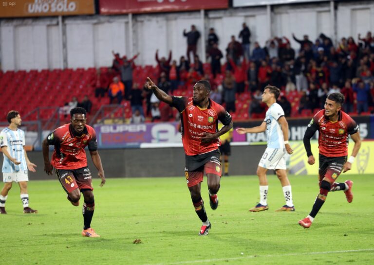 (VIDEO) 3 PUNTOS DE ORO: Deportivo Cuenca derrota al Guayaquil City y sueña con el cuadrangular