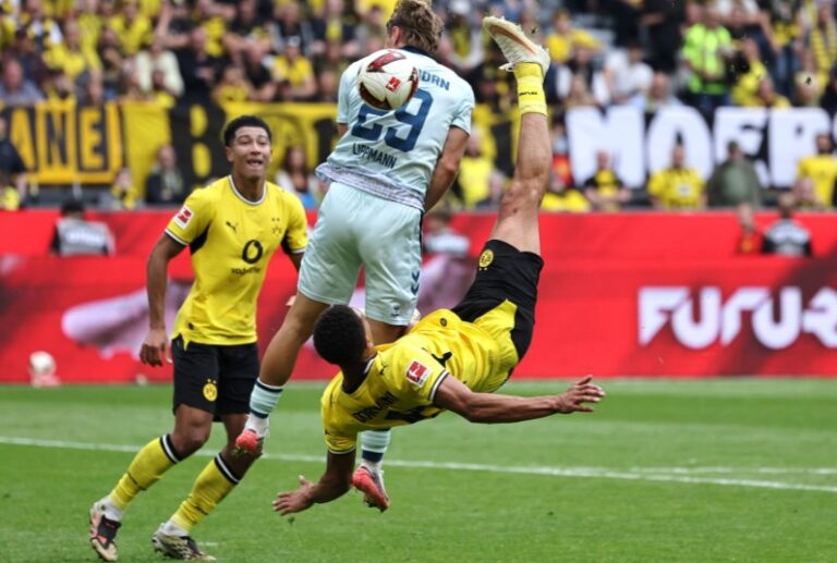 (VIDEO) ¡ESPECTACULAR! Tremendo golazo de chilena en la Bundesliga