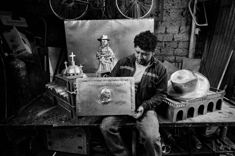 American Express y Banco Guayaquil rinden homenaje a Cuenca a través del arte de la herrería