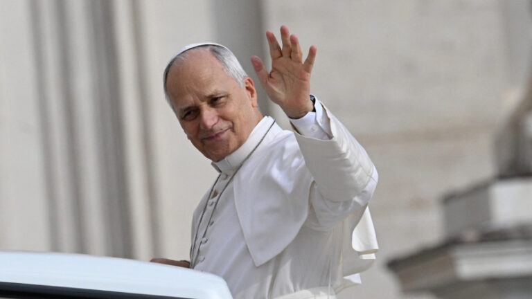 Papa León XIV ingresó a un hospital en Roma para ser operado
