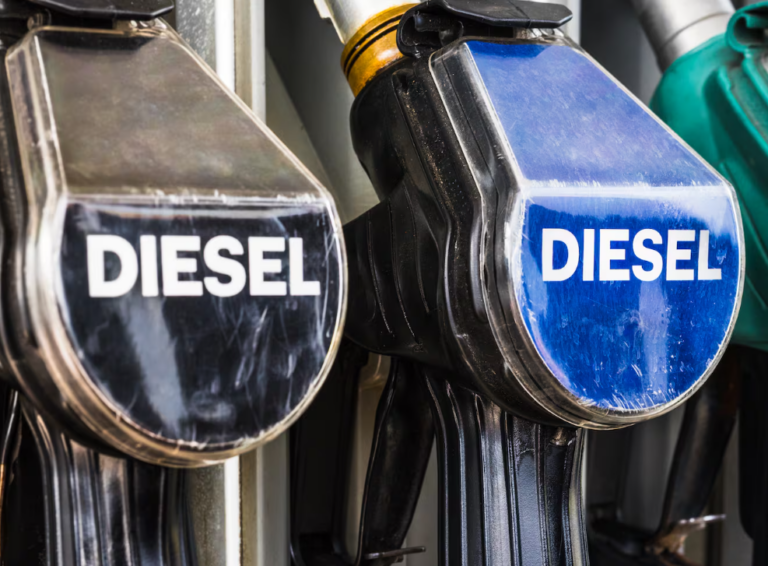 Bajan los precios de la gasolina Extra, Ecopaís y diésel en Ecuador: estos son los nuevos valores