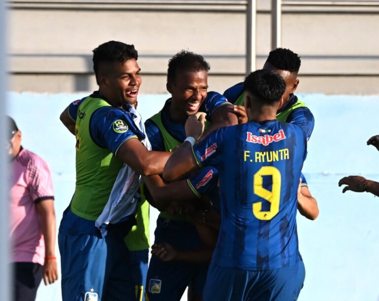 (VIDEO) ¡PARTIDAZO EN MANTA! Delfín remontó ante Mushuc Runa y se quedó con un triunfo agónico