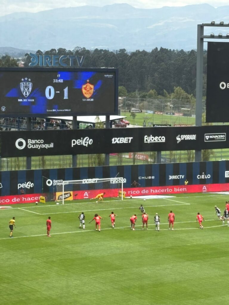 (VIDEO) ¡A LA LUNA! El penal que erró Sornoza Vs. Aucas