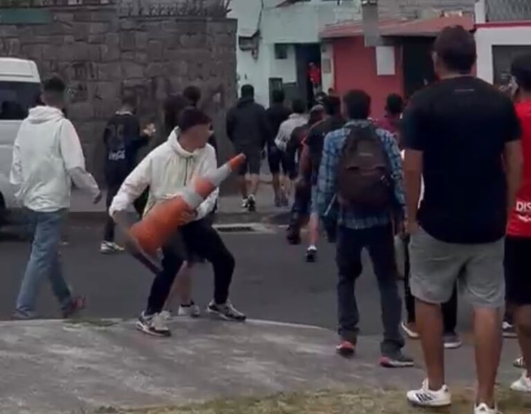 Tensión en la previa: reportan que dos hinchas de BSC agredidos por aficionados de LDU cerca del Rodrigo Paz