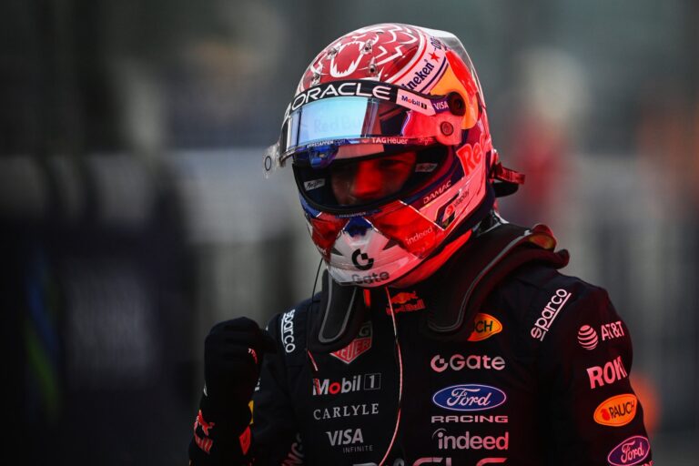 ¡Súper Max vuelve a mandar! Verstappen logra la pole para el GP de Singapur